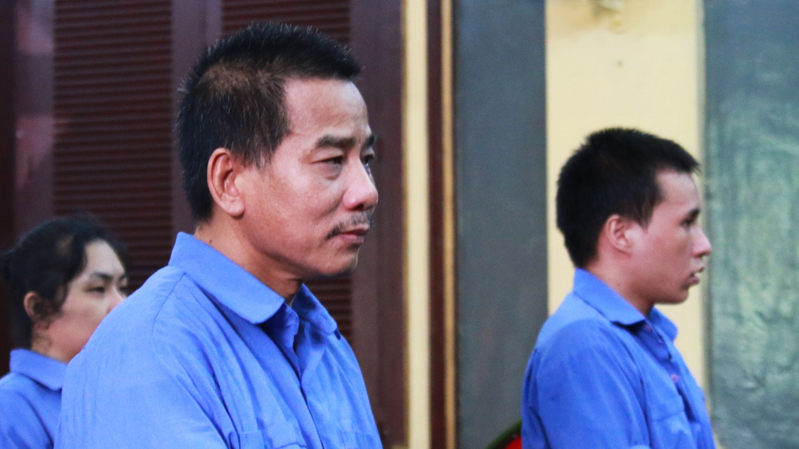 Mat trang 2 ty dong vi xin so de hinh anh