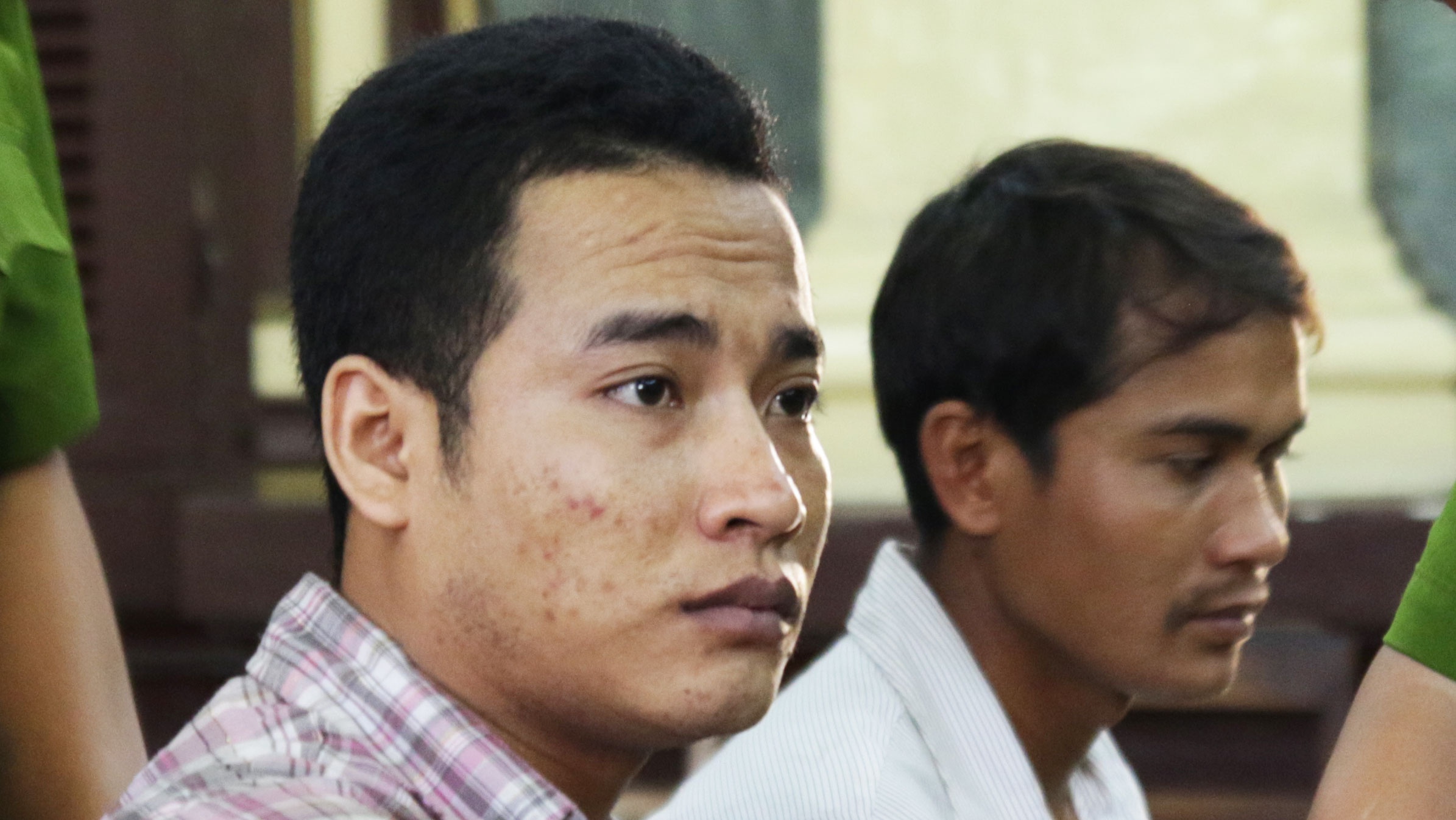 Truy sat nam thanh nien duoi ho nuoc, 3 chu chau lanh an tu hinh anh