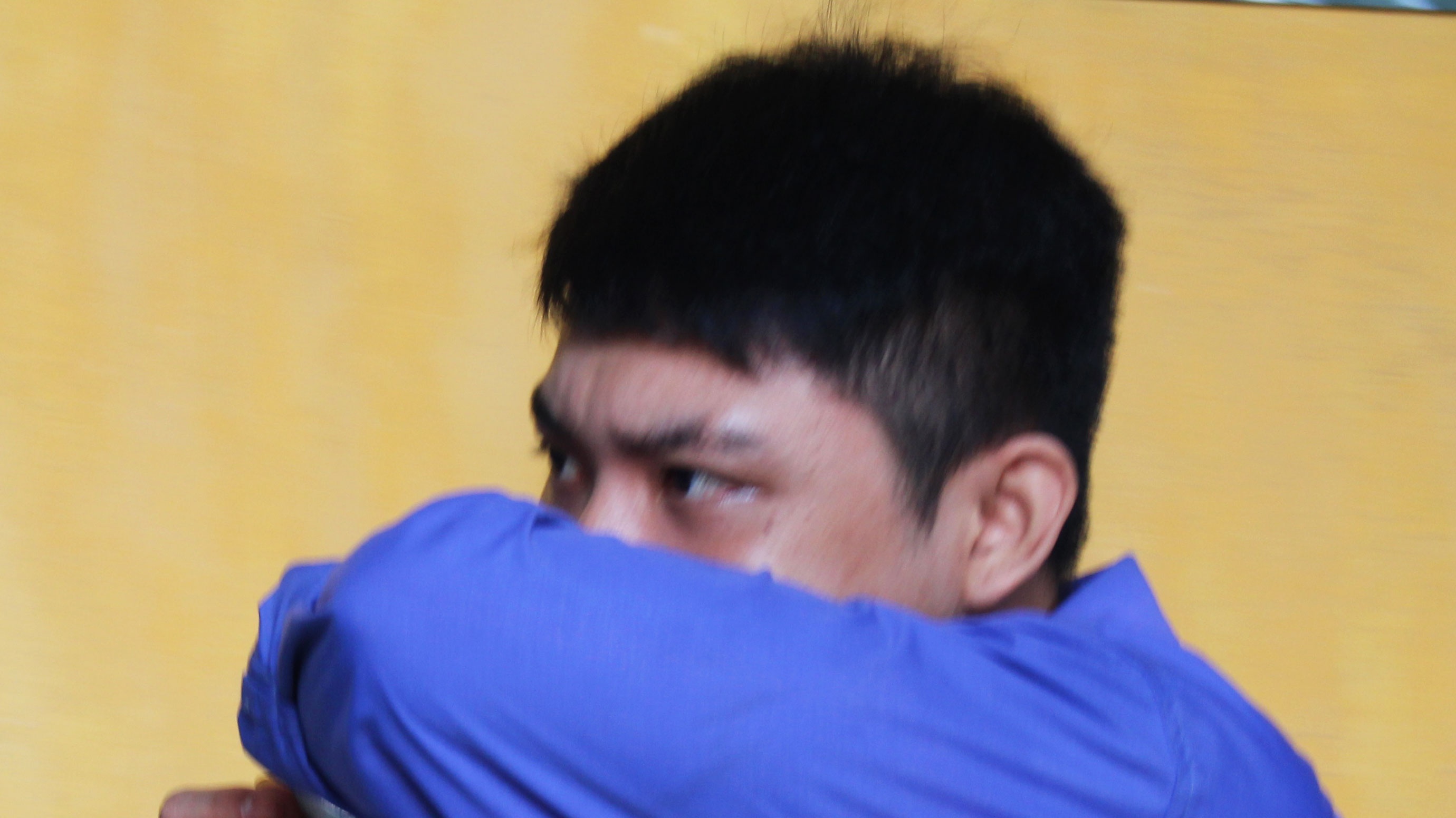 Nguoi me co con gay an khoc loc o phien toa hinh anh