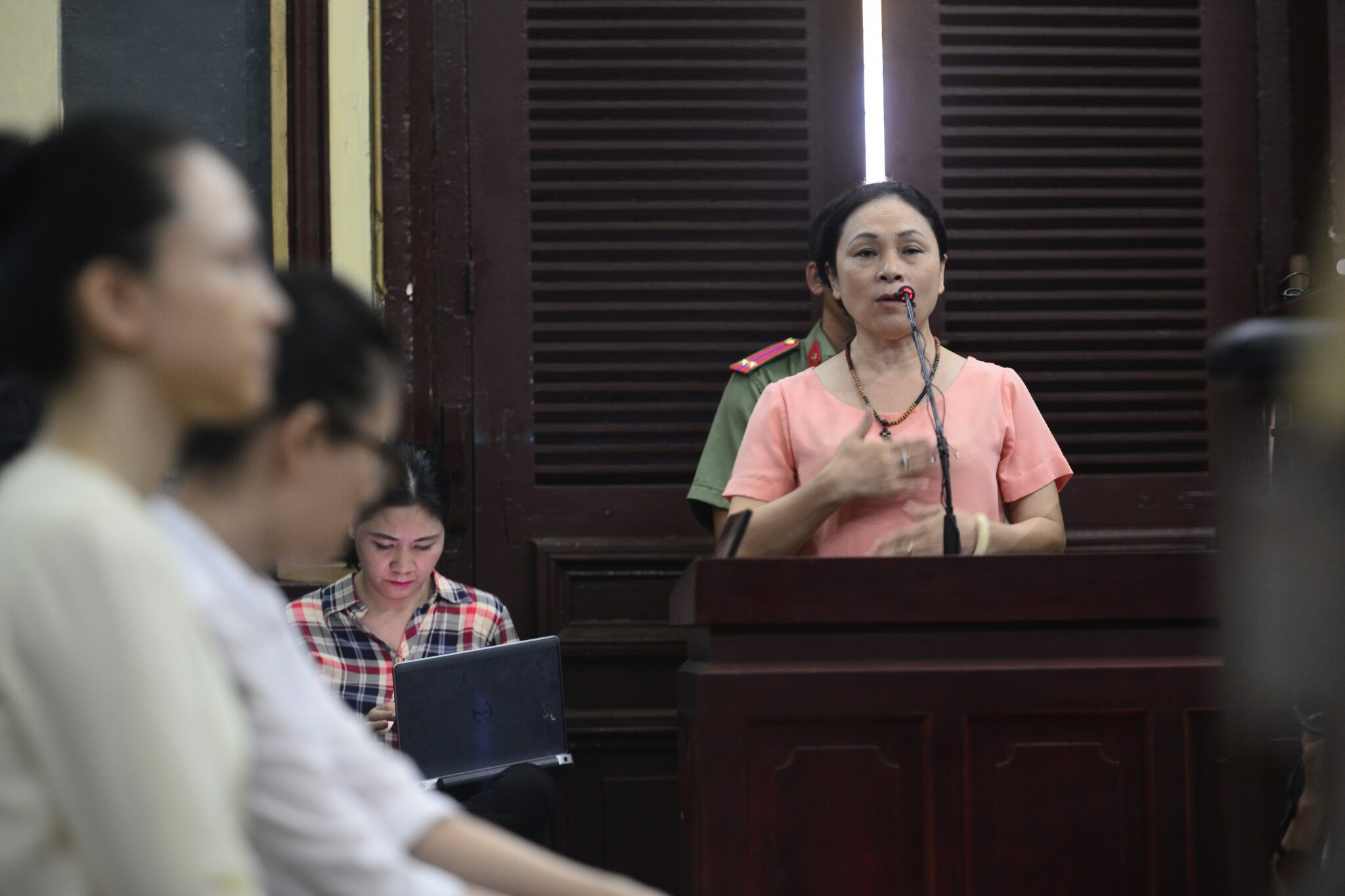mẹ Phương Nga bị tố cáo đưa hối lộ ảnh 2 me Phuong Nga bi to cao dua hoi lo anh 2