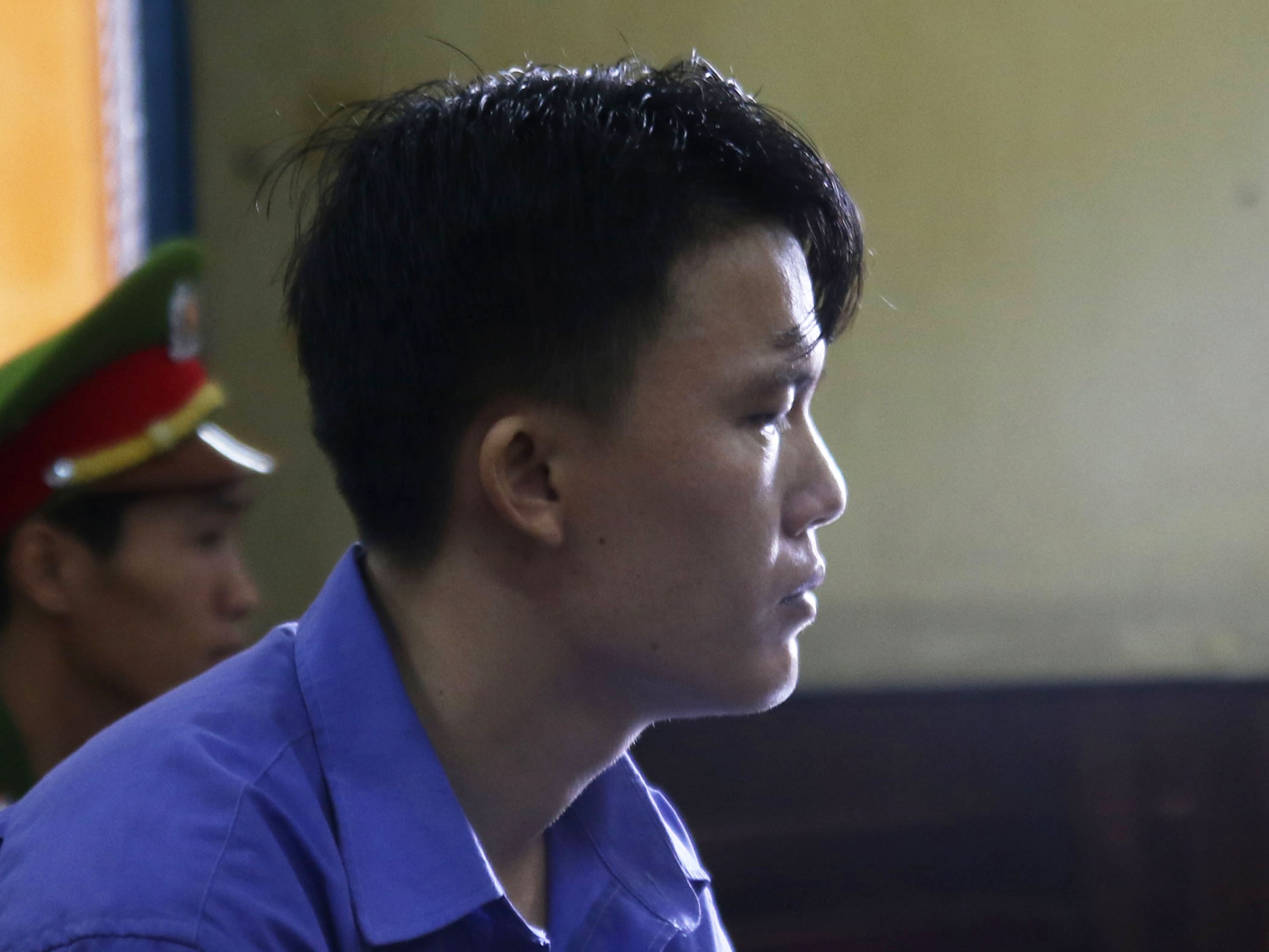 Nuoc mat cua nguoi me co con bi tinh dich truy sat hinh anh