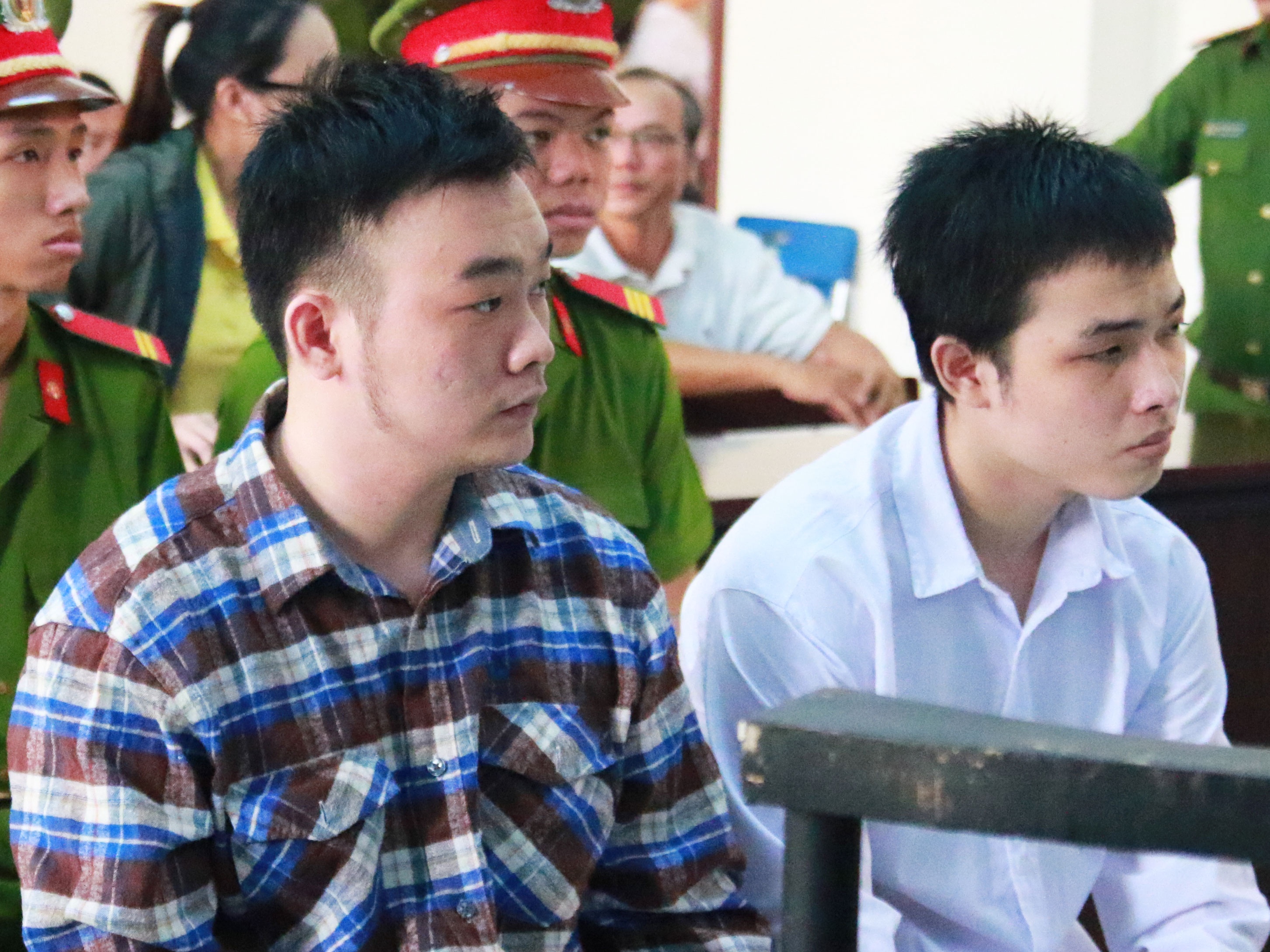 Ba bi cao tat axit nu sinh o Sai Gon lai hau toa hinh anh