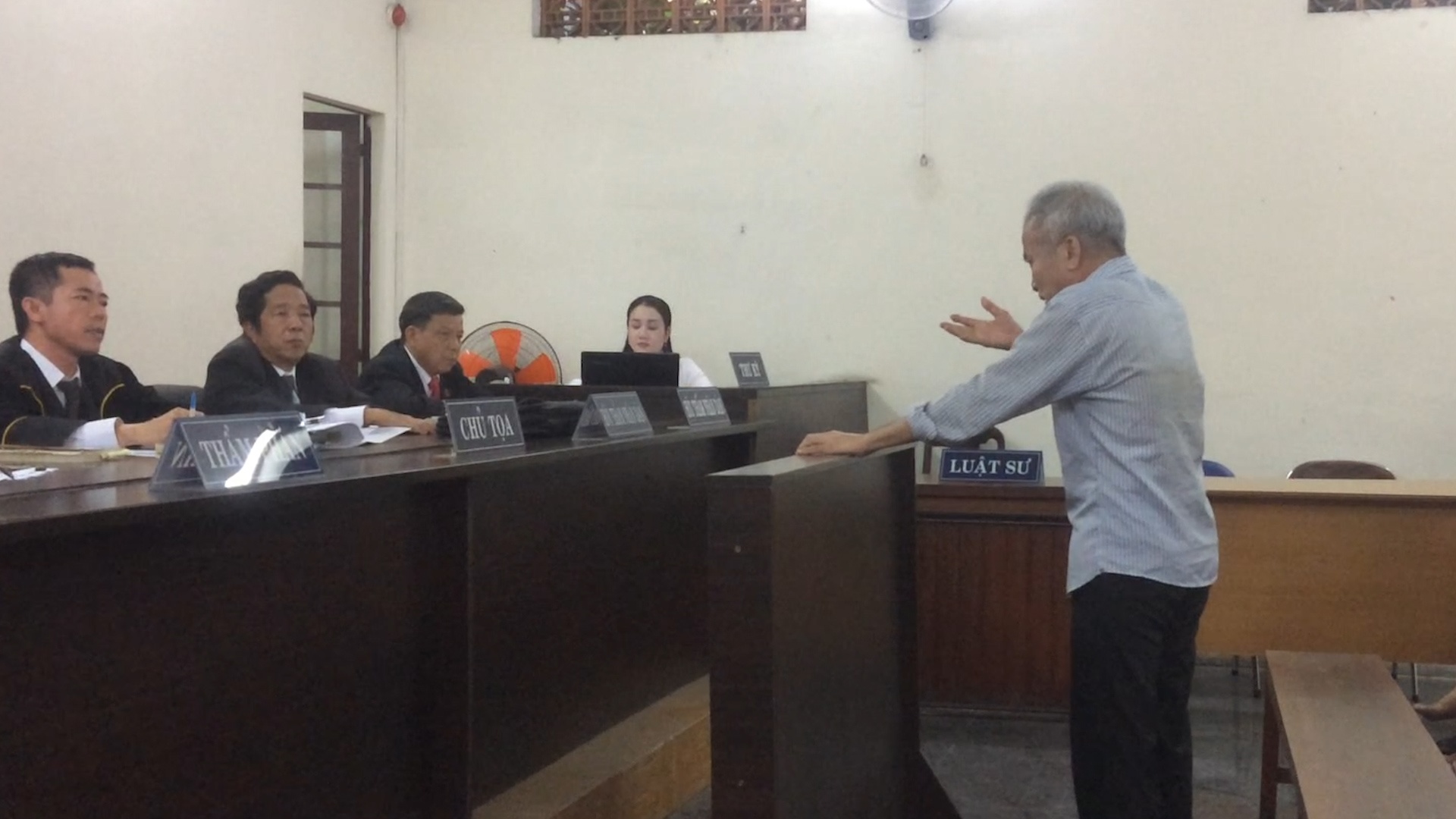 U60 giet nguoi nam ngu canh vo khoc nuc no tai toa hinh anh