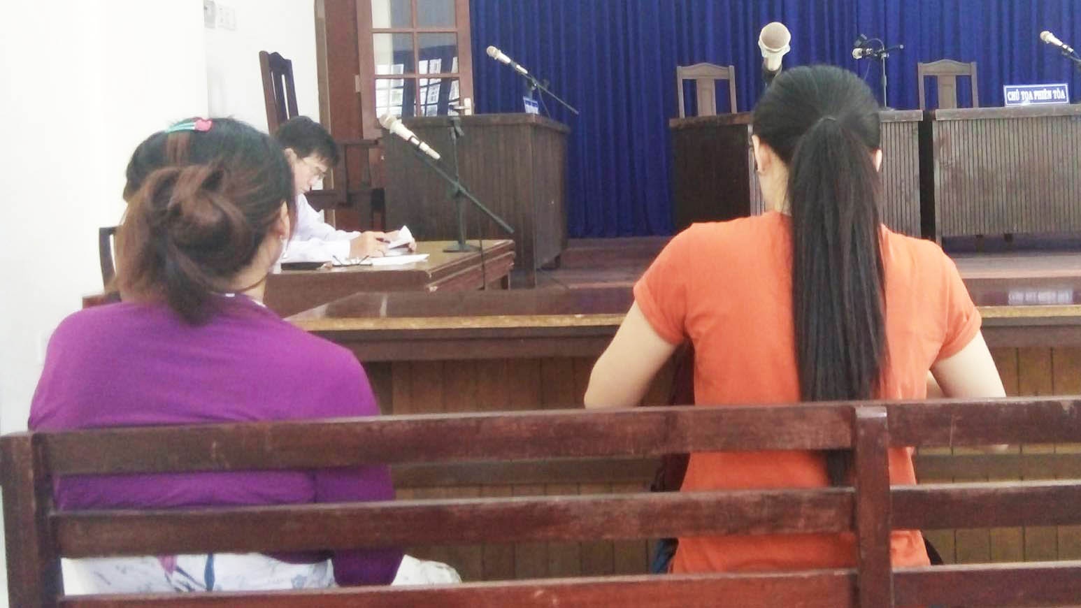 Ông lão U80 kiện tình cũ ra tòa ảnh 1 Ong lao U80 kien tinh cu ra toa anh 1