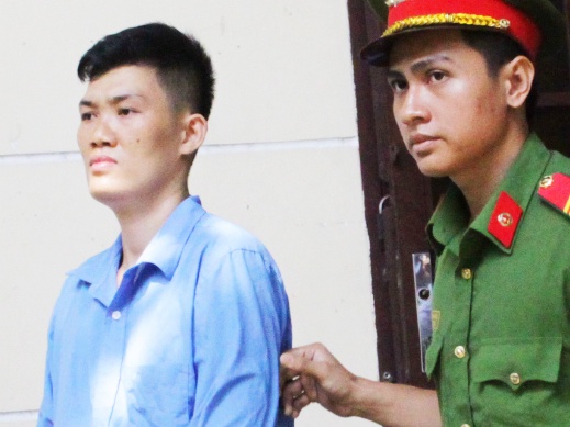 Can bo hai quan san bay Tan Son Nhat linh an vi tiep tay buon lau hinh anh