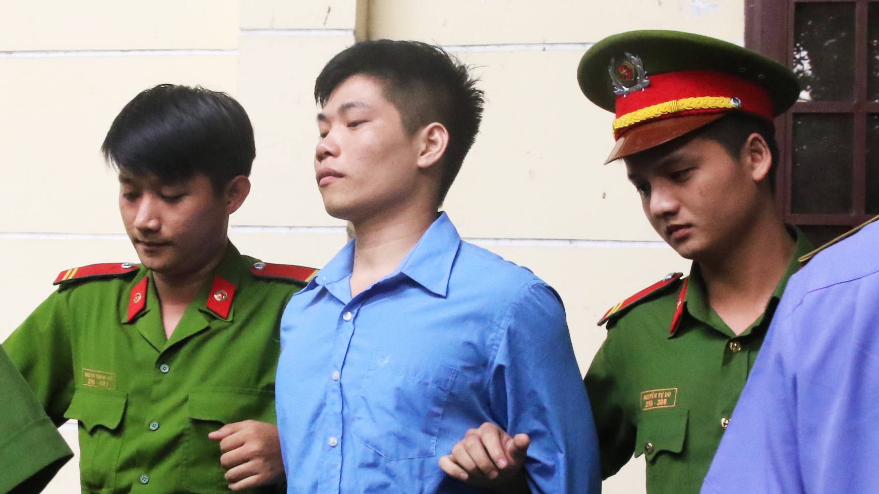 Tuyen an nam thanh nien giet nguoi yeu bang 22 nhat dao hinh anh