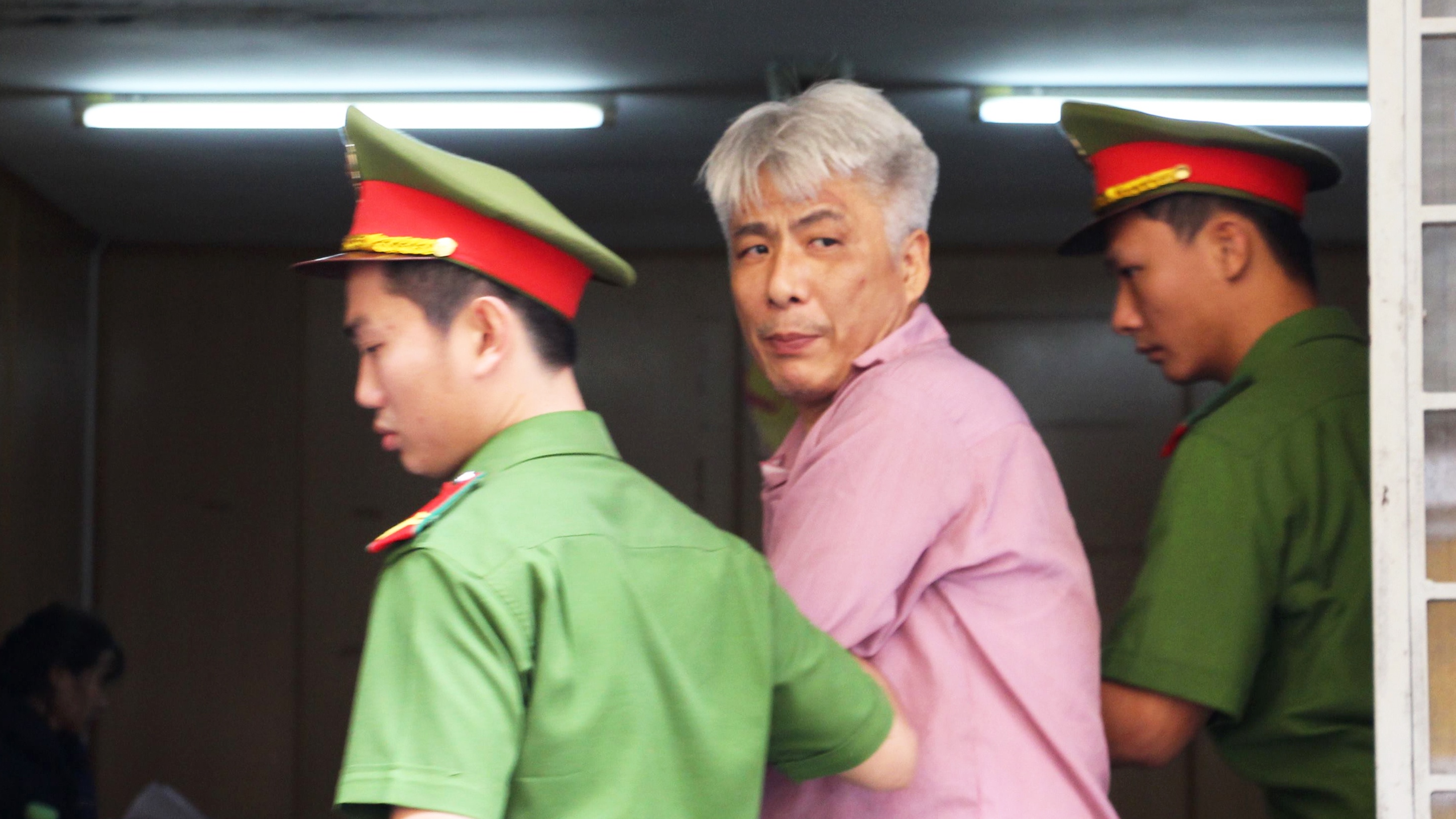 Nguoi Han Quoc thue giang ho doi no dong huong hinh anh