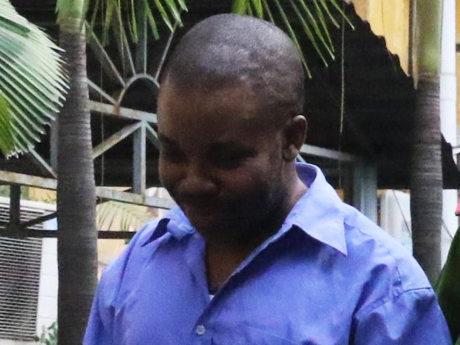 Nguoi dan ong ngoai quoc linh 18 thang tu vi rut tien phi phap hinh anh