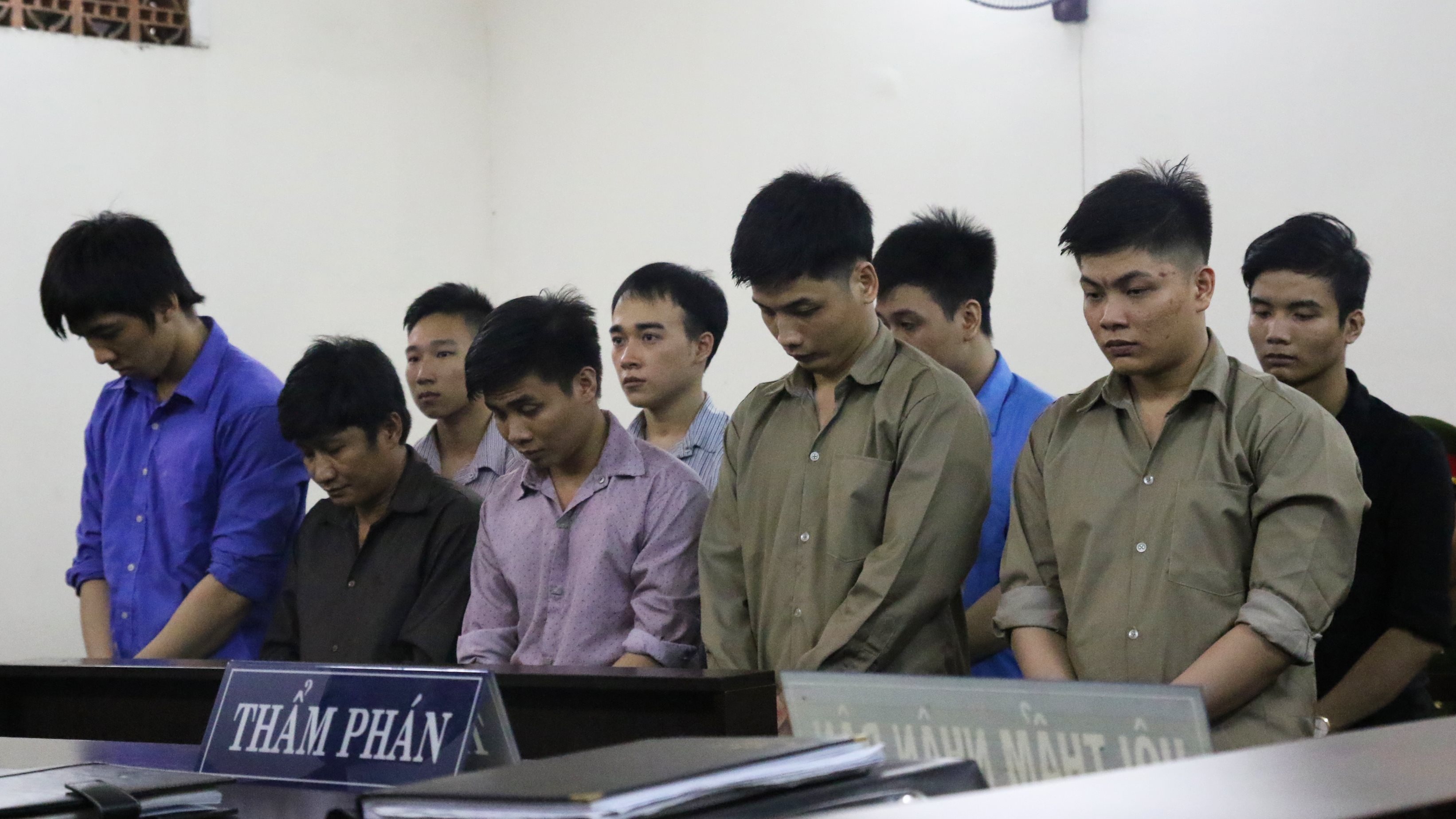 Tuyen an nhom thanh nien hon chien dam chet nguoi o cong vien hinh anh