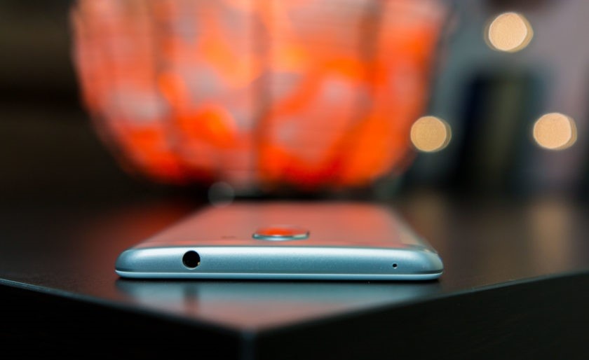 Mau sac va cong tai nghe la cuoc chien moi cua smartphone hinh anh