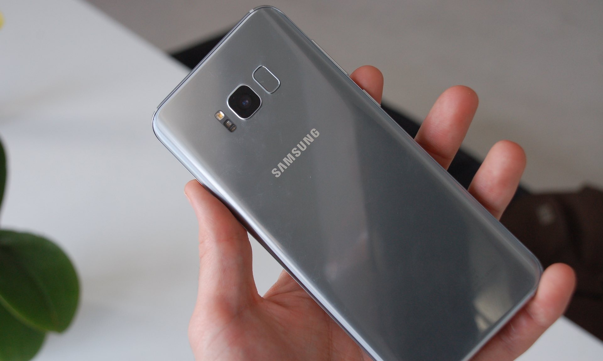 iPhone 8 va Galaxy S8 anh 3