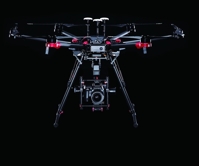 Drone gan camera 100 MP, gia co the gan 40.000 USD hinh anh