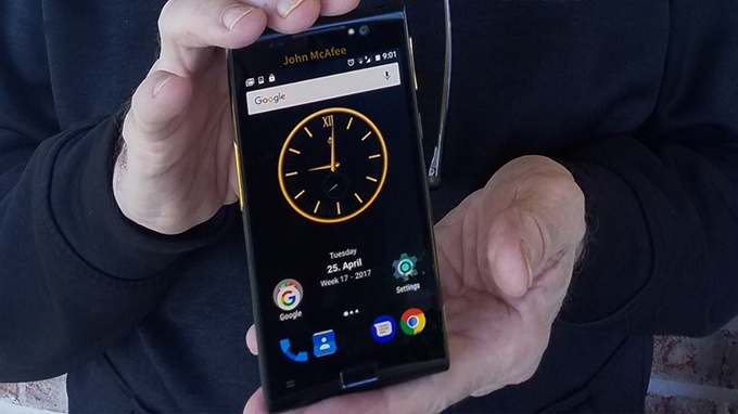 John McAfee gioi thieu smartphone 'bao mat nhat the gioi' hinh anh