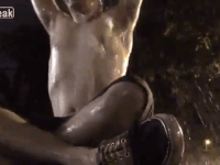 Nhac si livestream Facebook canh tu thieu hinh anh