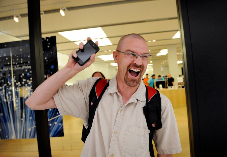 Nguoi dau tien so huu iPhone nho lai cam giac doi mua san pham hinh anh