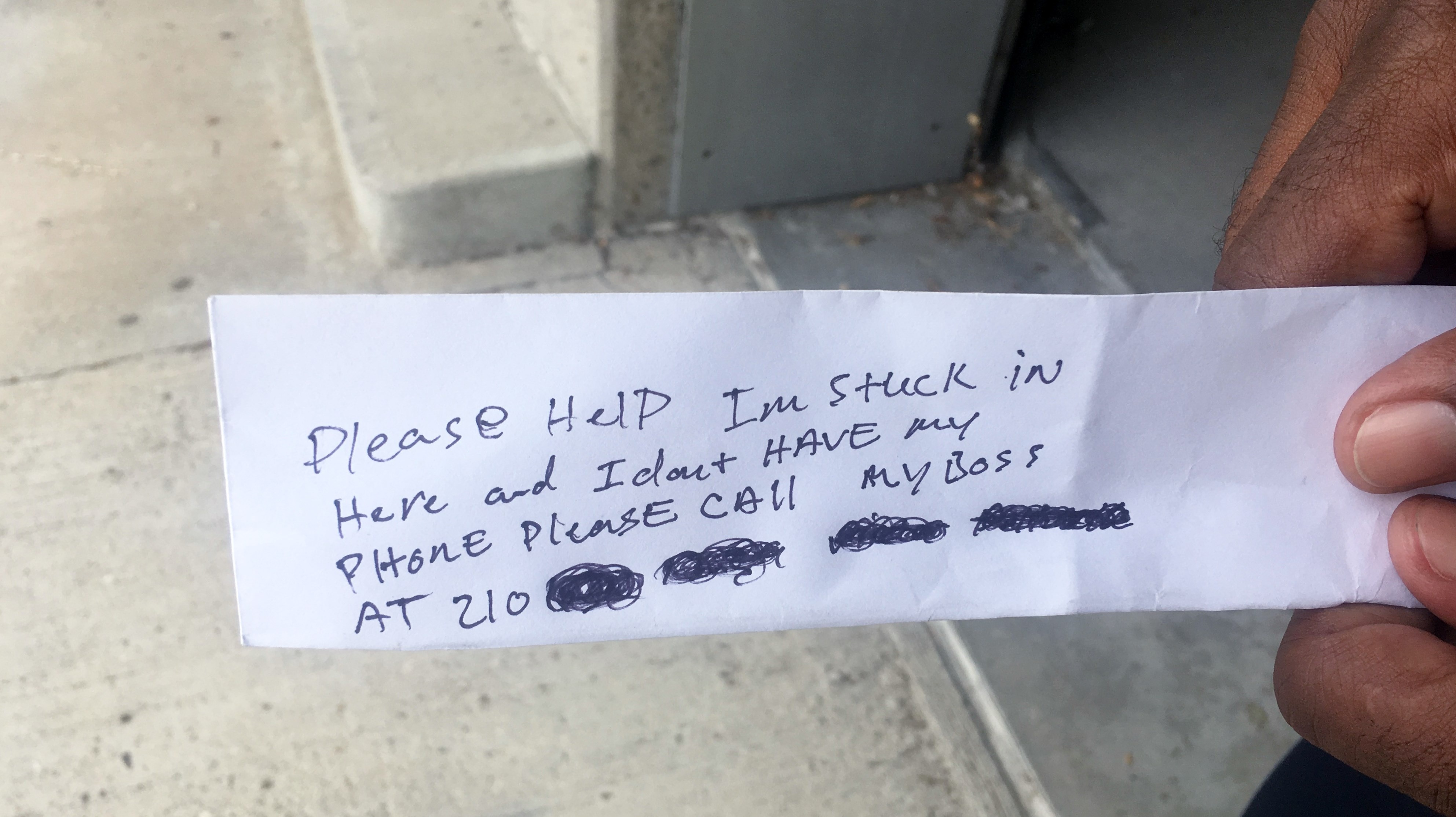 Mac ket ben trong may ATM hinh anh