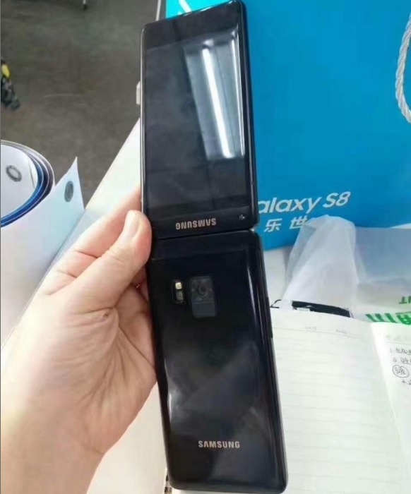 Smartphone nắp gập của Samsung ảnh 2 Smartphone nap gap cua Samsung anh 2
