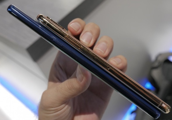 So sanh Note 8 va iPhone 8 anh 5