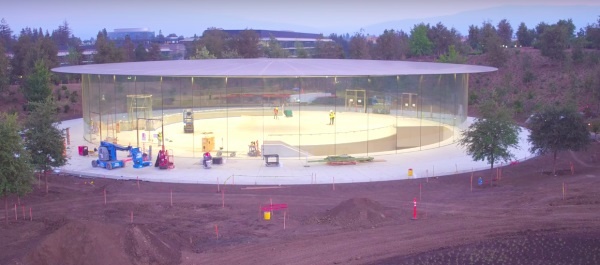 Nha hat Steve Jobs gioi thieu iPhone moi anh 4