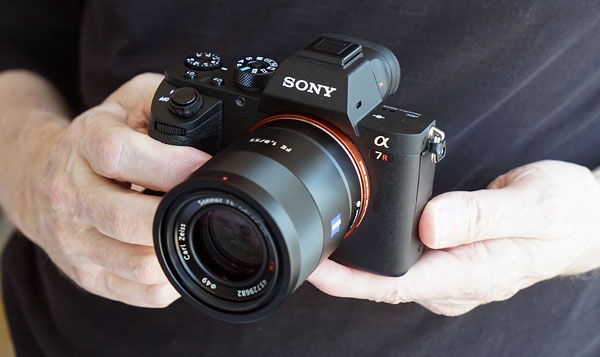 Sony ra mat A7R III voi cam bien 42,4 MP gia 3.199 USD hinh anh
