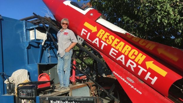 Bay cung ten lua tu che de chung minh trai dat phang hinh anh