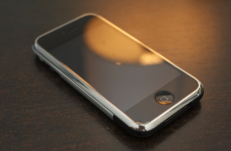 Dien thoai cu co gia dat anh 5