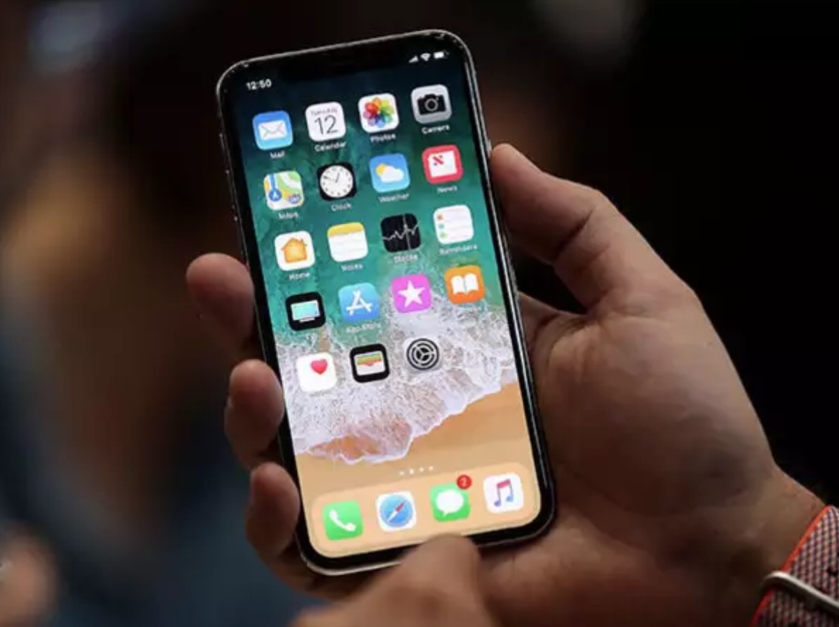 Apple co the ban 115 trieu iPhone gia khoang 800 USD trong nam nay hinh anh