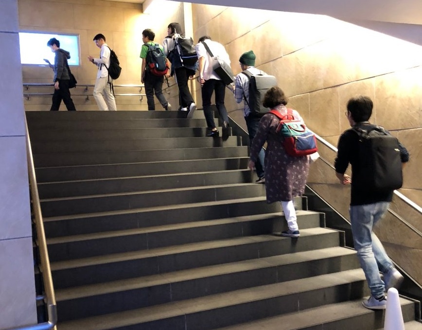 Xep hang vao Apple Store tai Nhat Ban anh 6