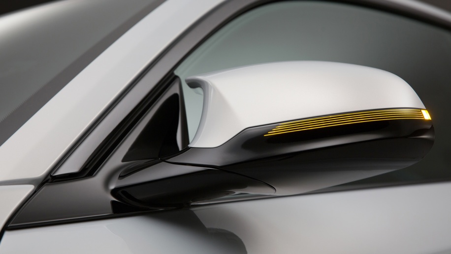 BMW M2 Competition 2019 lo dien anh 6