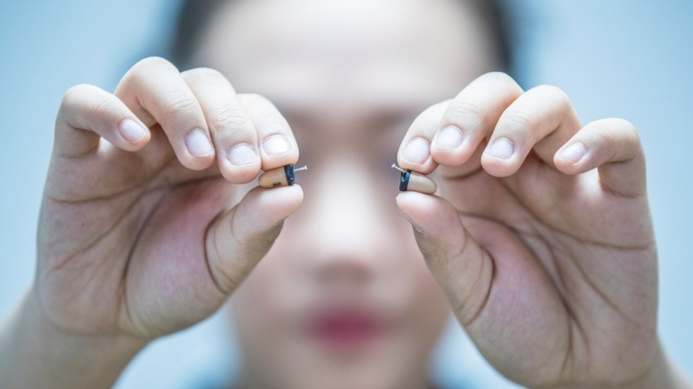 Gian lan thi cu bang FaceTime, tai nghe Bluetooth mau da hinh anh