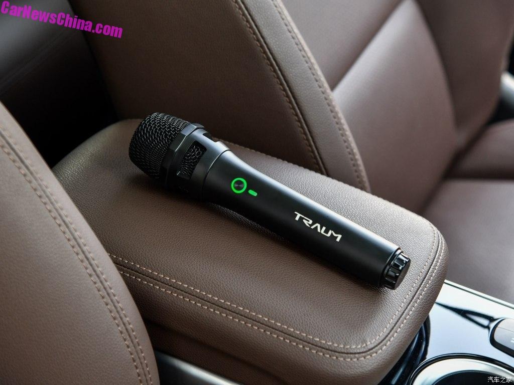 Xe SUV trang bi dan karaoke anh 7