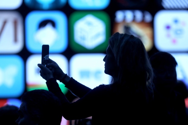 Apple han che su dung iPhone anh 2