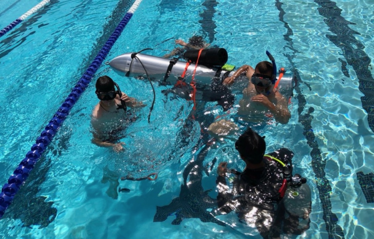 Can canh tau ngam cuu ho cua Elon Musk hinh anh