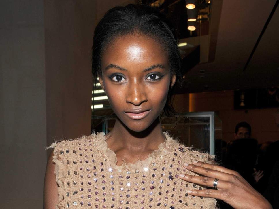 Bi mia mai, nguoi mau Victoria's Secret kiem coder dap tra gay soc hinh anh