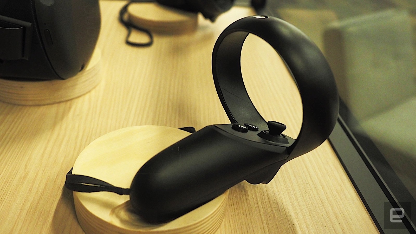 Facebook gioi thieu kinh VR Oculus Quest anh 1