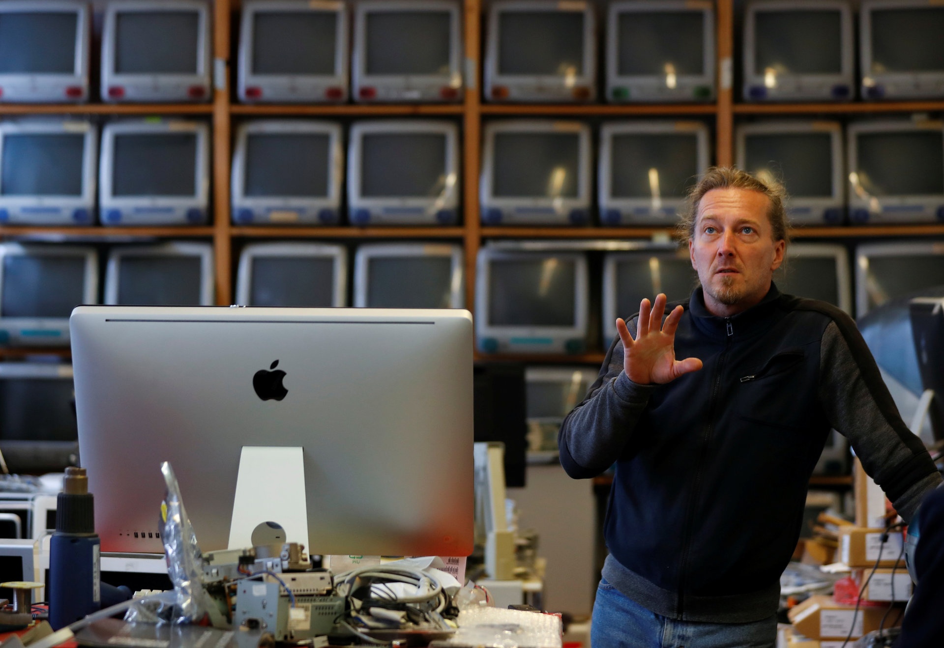 Bo suu tap hon 1.100 thiet bi Apple truoc nguy co bi pha bo hinh anh