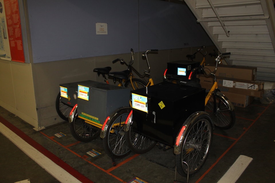 Ben trong nha may san xuat Boeing anh 11