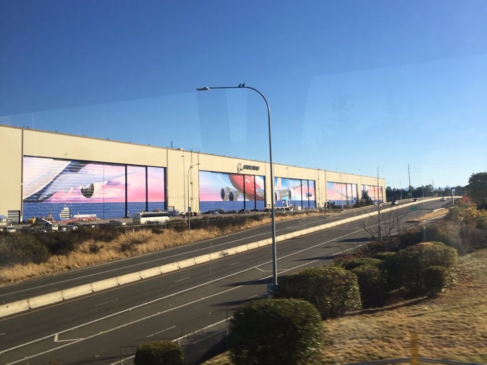 Ben trong nha may san xuat Boeing anh 1