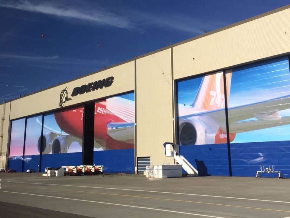 Ben trong nha may san xuat Boeing anh 18