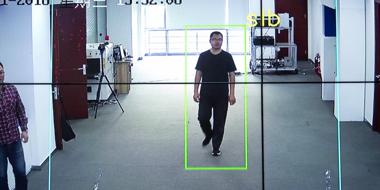 Chi can nhin dang di, Trung Quoc da co the nhan dien nguoi dan hinh anh