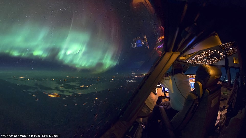 Troi dem nhin tu tren cao anh 6