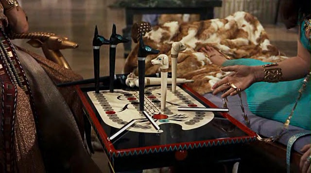 Tro boardgame co dai Hounds and Jackals anh 2