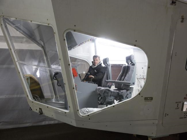 May bay lon nhat the gioi dung hoat dong anh 6