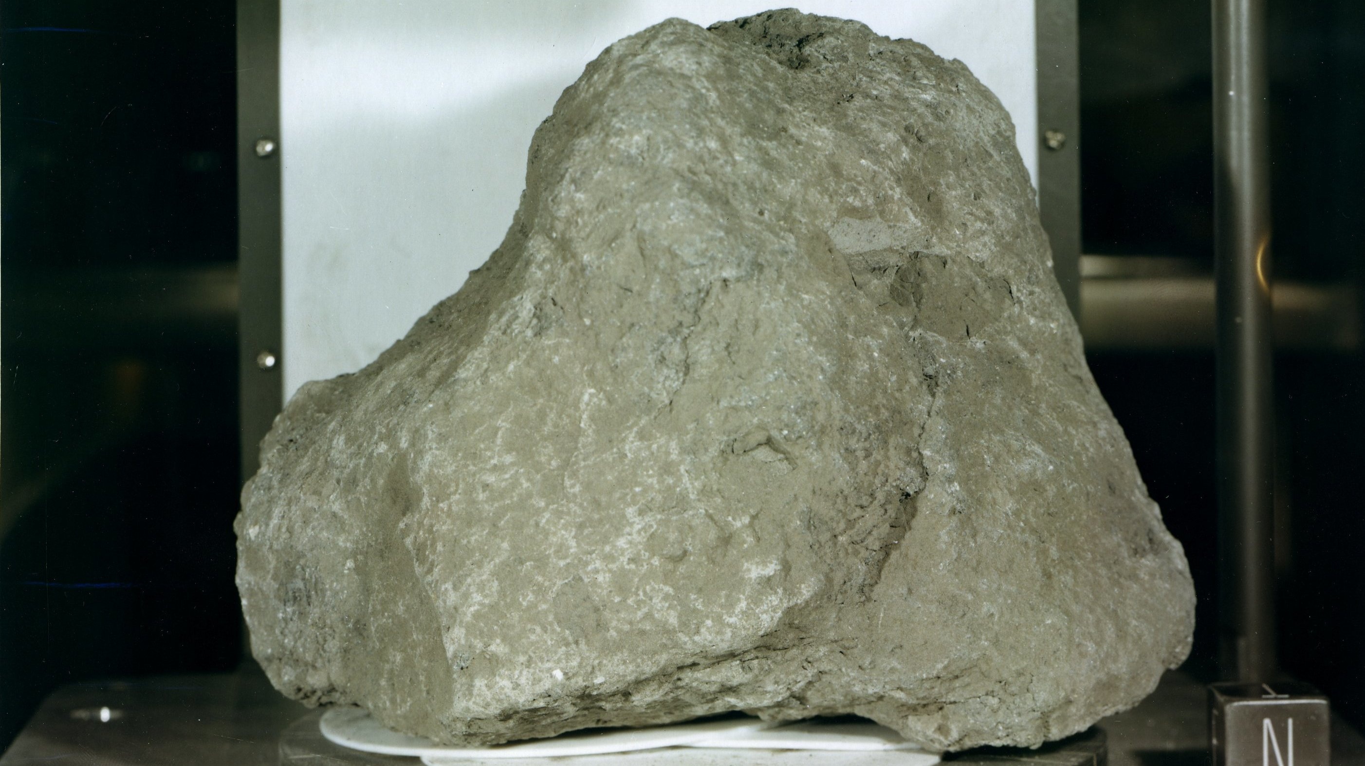 Phat hien da co Trai dat tren Mat trang anh 1