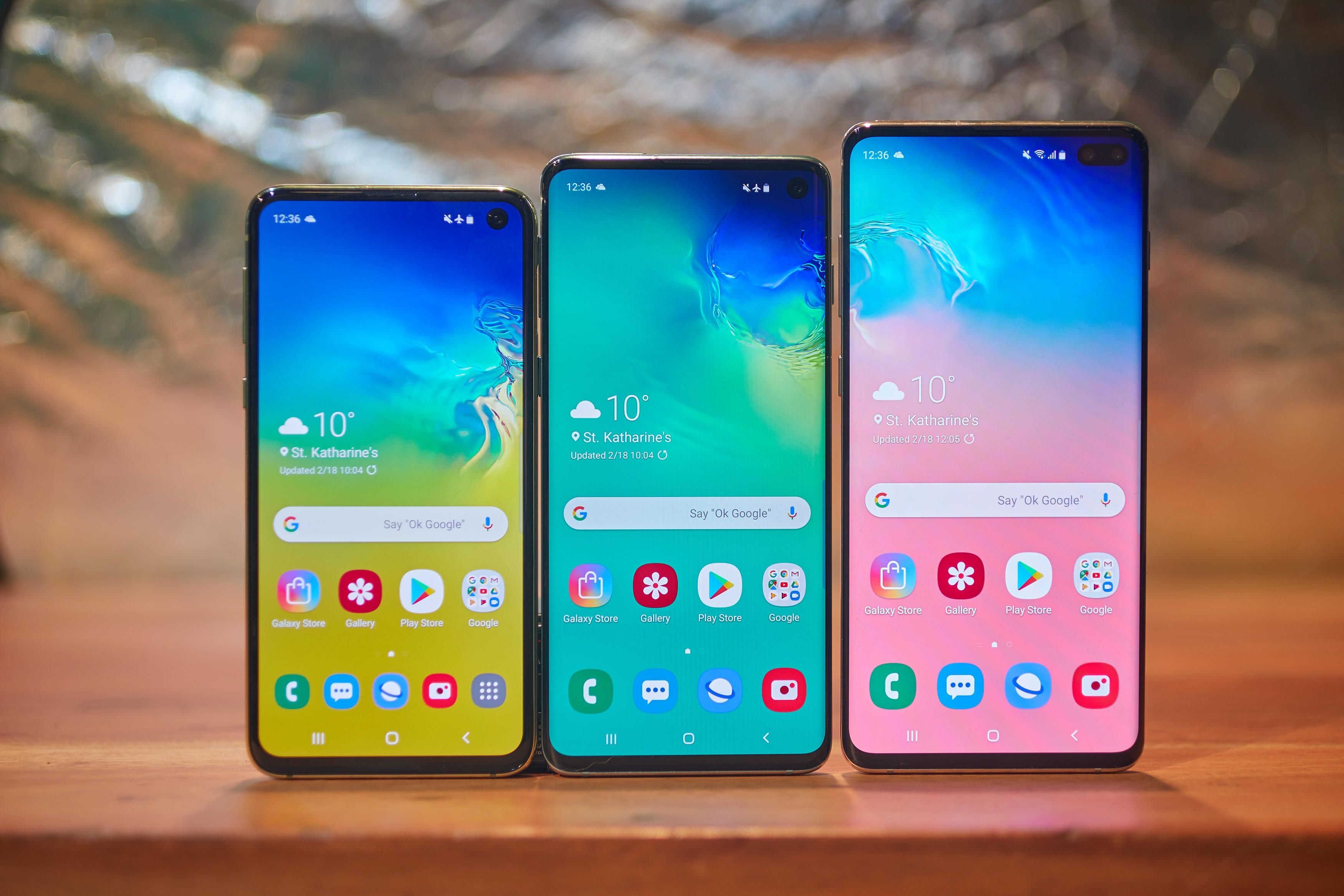 Samsung tha 10 chiec Galaxy S10 tu bau troi, tang ai doan ra diem roi hinh anh