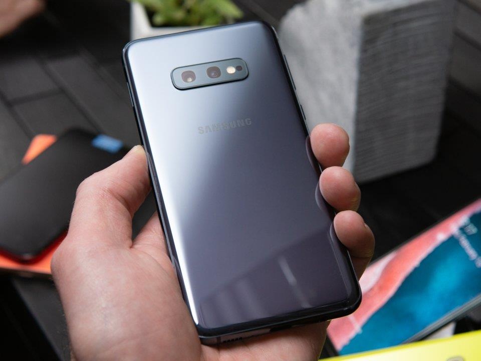 Galaxy S10e la chiec Galaxy dang mua nhat anh 3