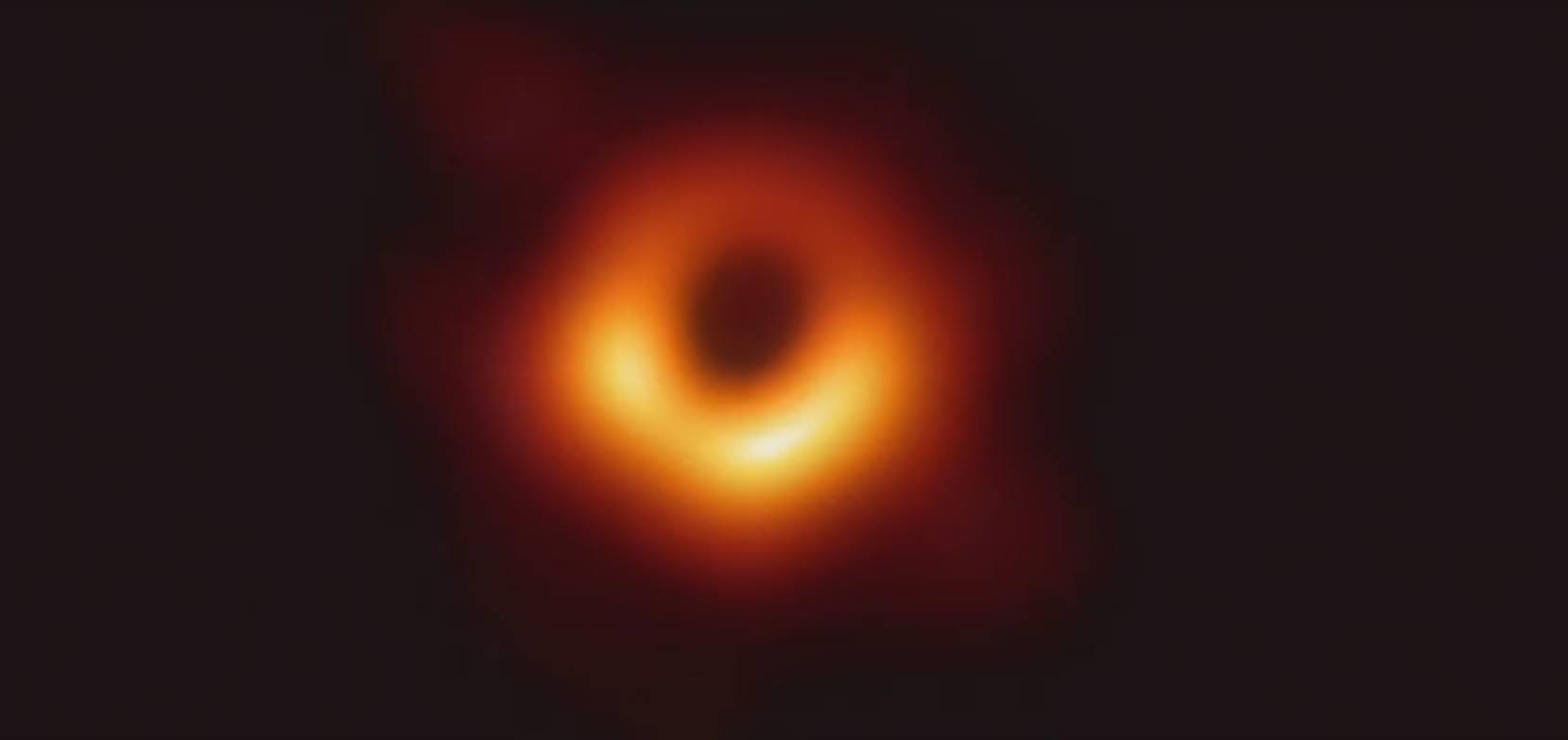 Lan dau chup anh ho den co khoi luong lon hon Mat troi 6,5 ty lan hinh anh