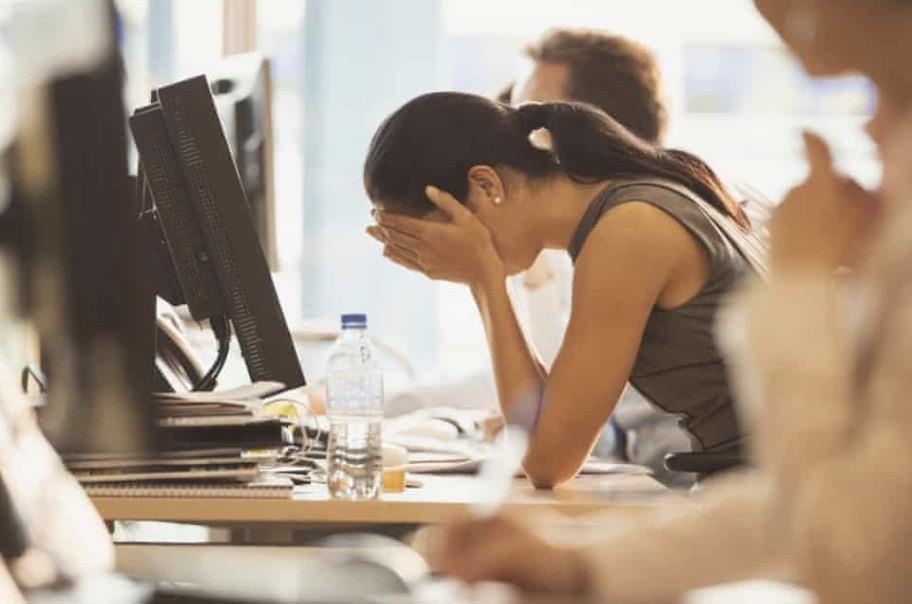 Dung AI camera giam sat nhan vien la toi ac? hinh anh