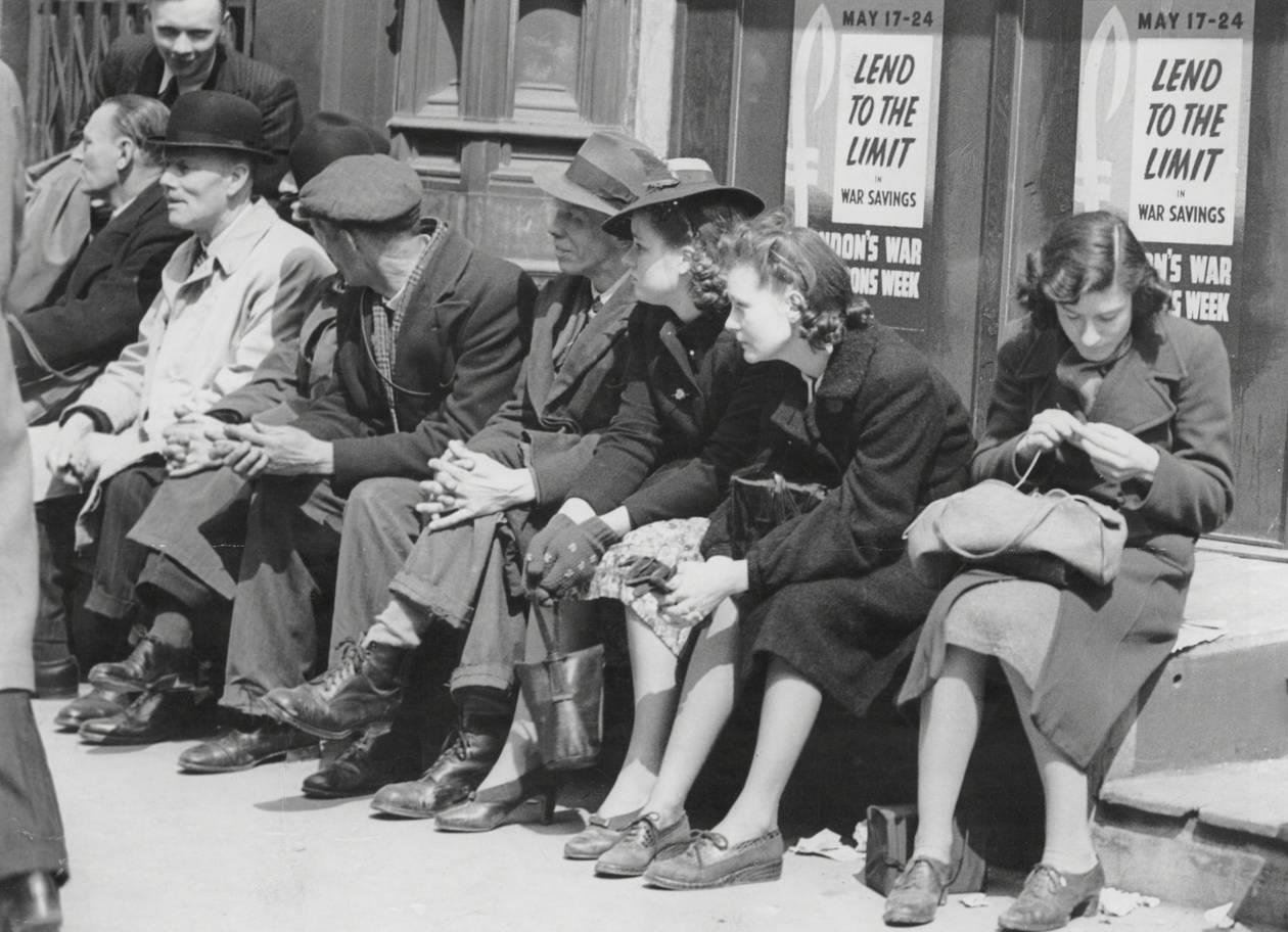 AI bien anh trang den thanh anh mau anh 11