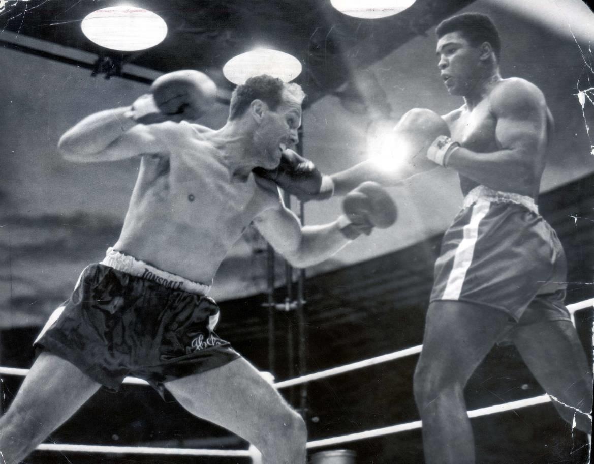 AI bien anh trang den thanh anh mau anh 1